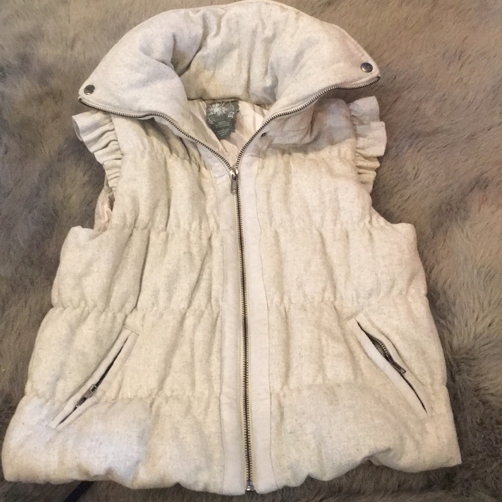 Cute puffer vest with scallop shoulders